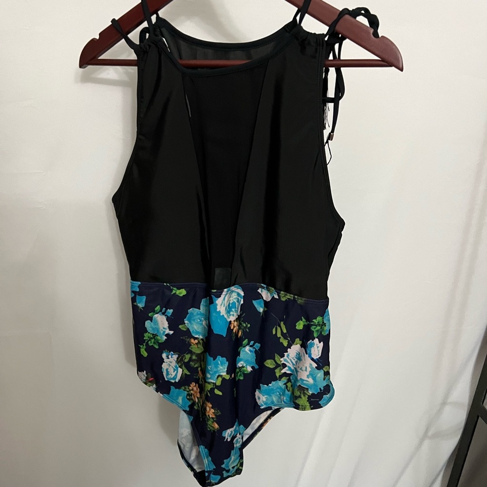 Plus size One Piece - Picture 2 of 5